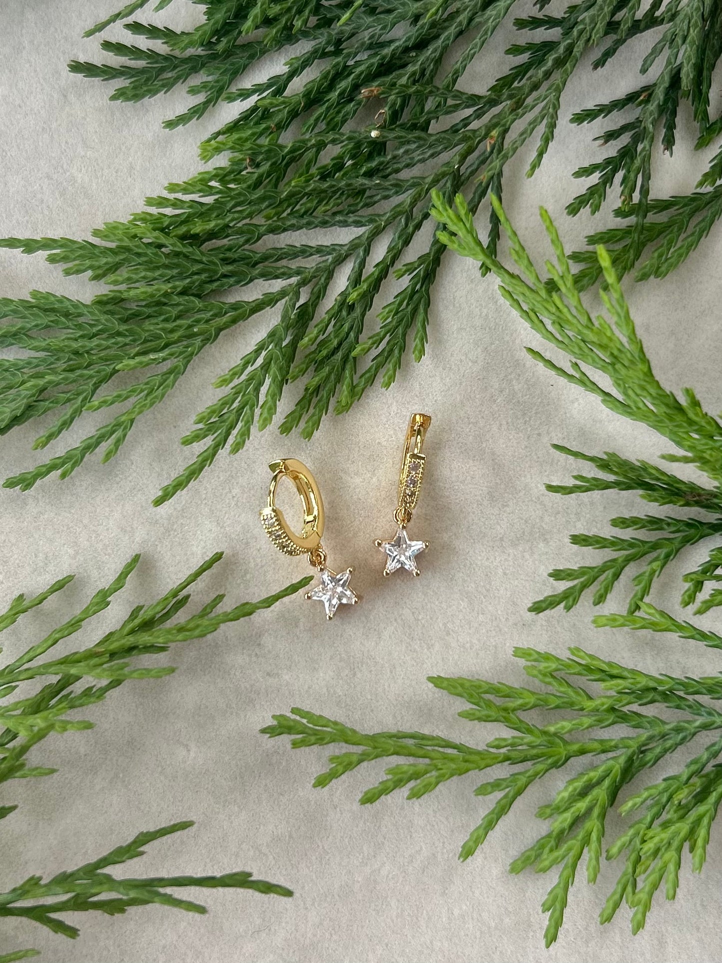 NOVA STAR HUGGIE EARRINGS IN 18K GOLD