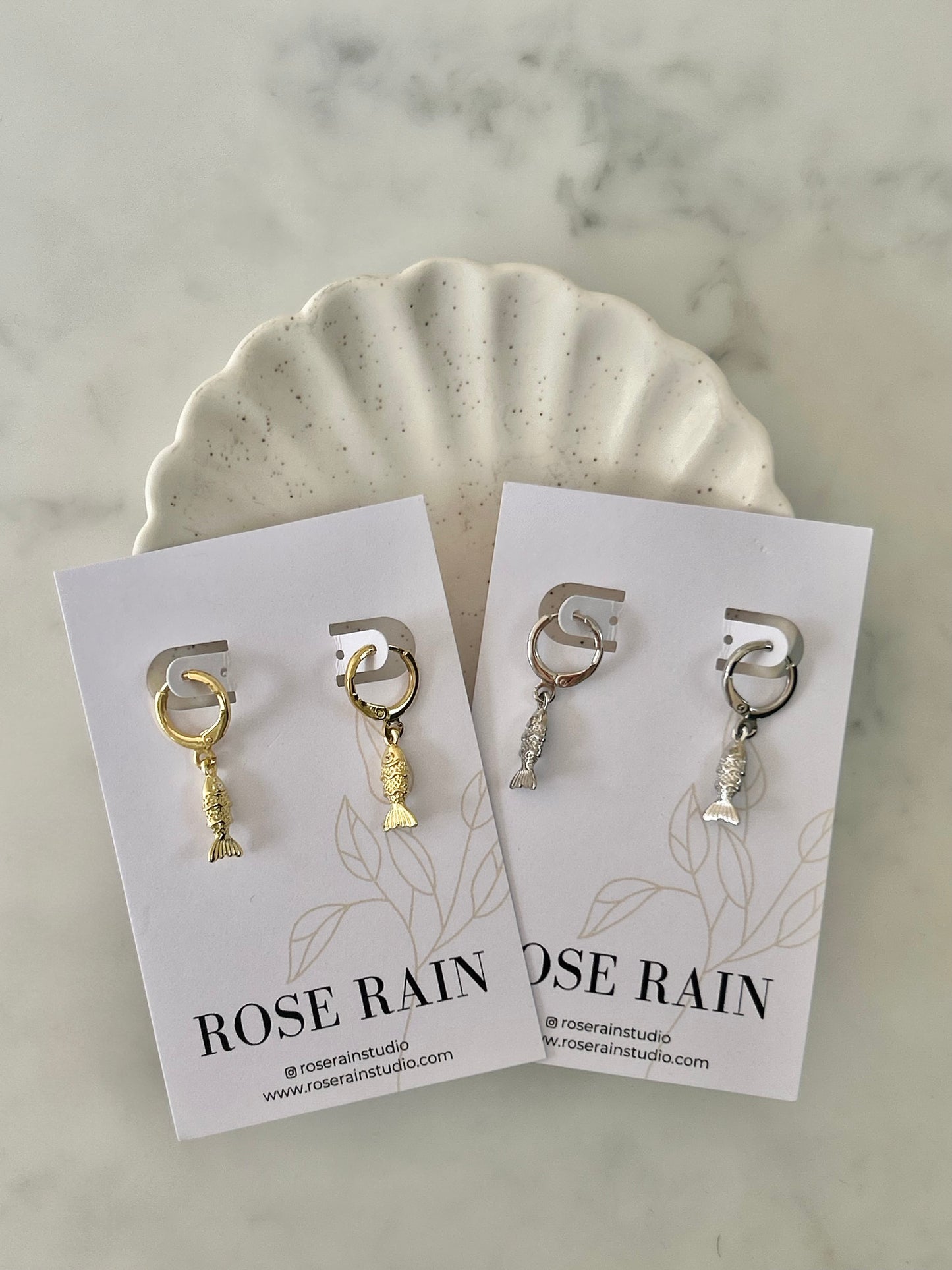 LITTLE FISH EARRINGS IN PLATINUM