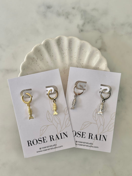 LITTLE FISH EARRINGS IN PLATINUM