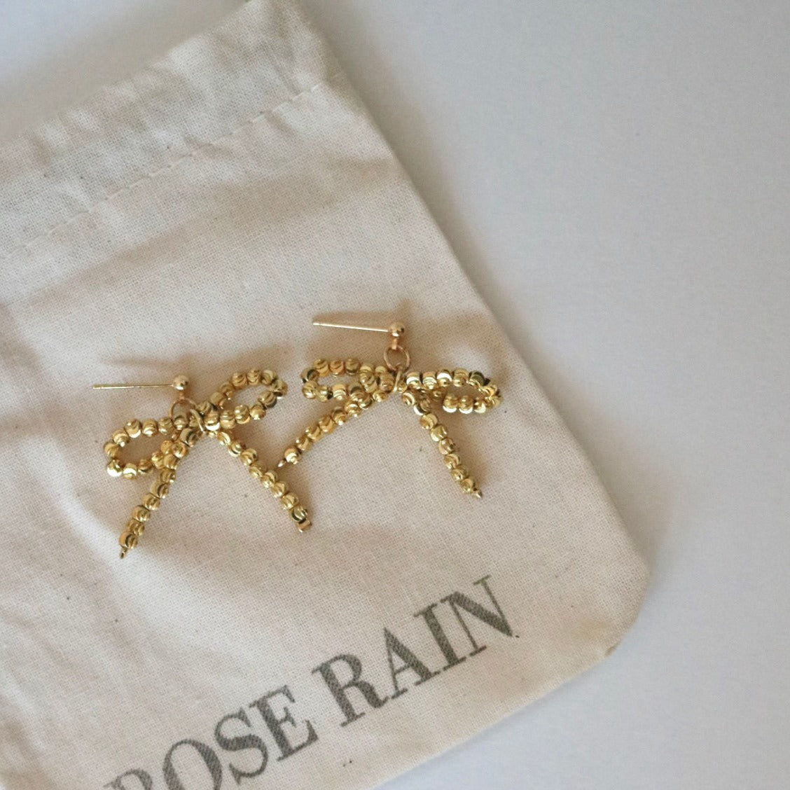 BEADED BOW STUDS IN 18K GOLD