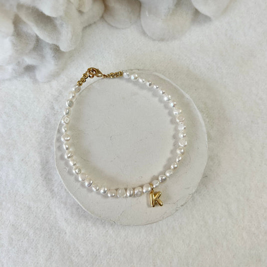 EVA PEARL INITIAL BRACELET IN 18K GOLD