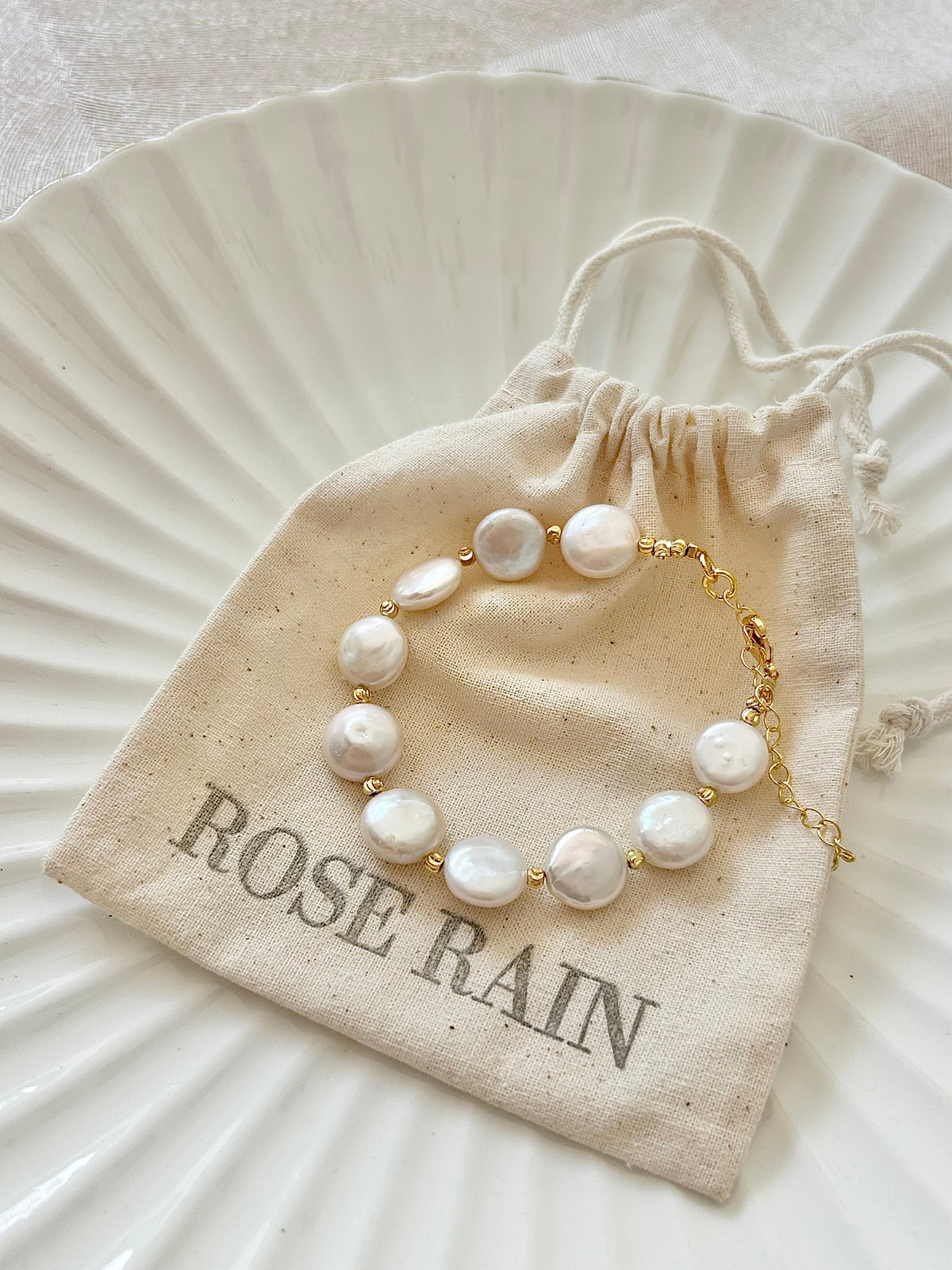 MAE FRESHWATER PEARL BRACELET IN 18K GOLD