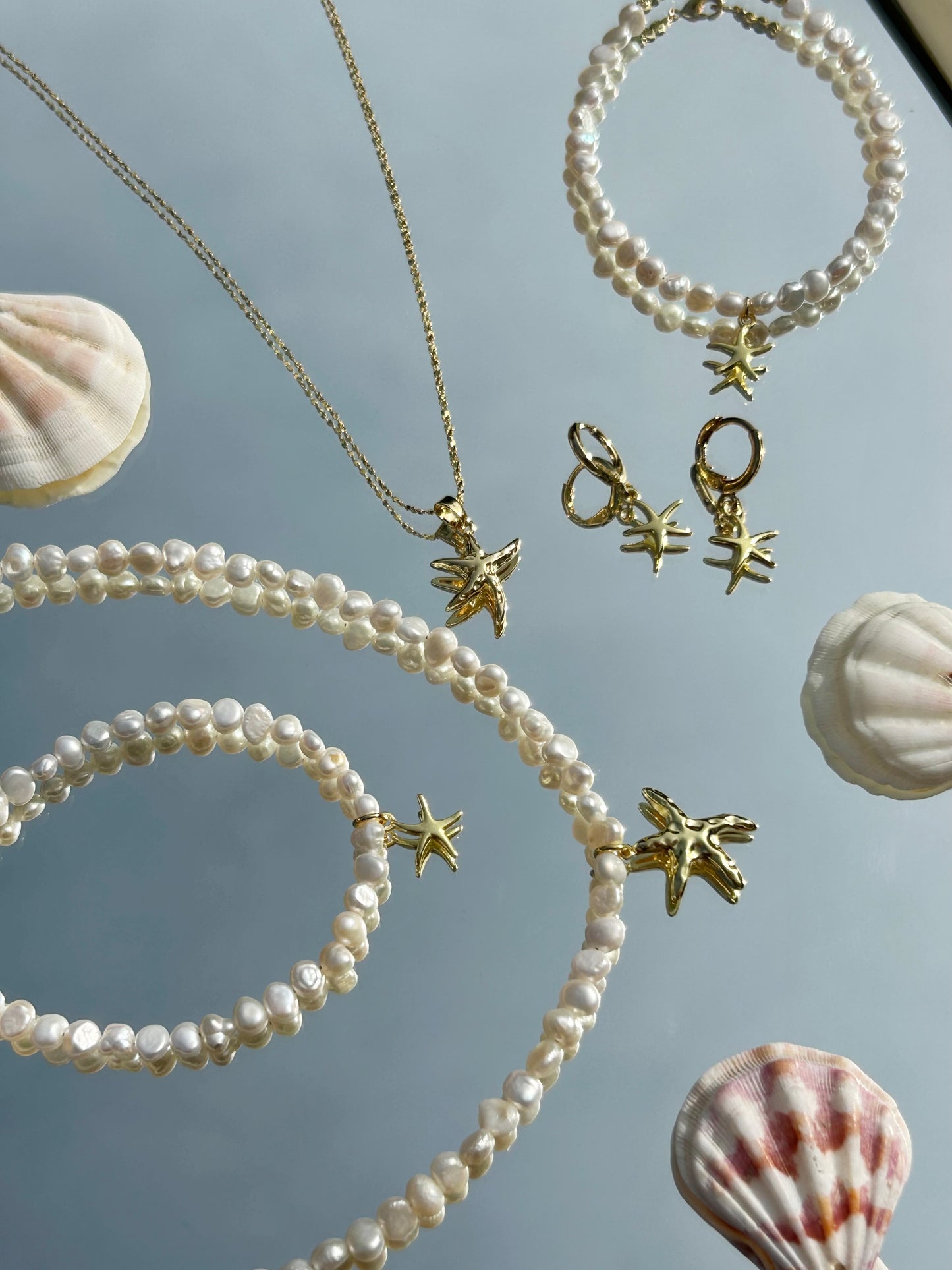 STARFISH FRESHWATER PEARL BRACELET IN 18K GOLD