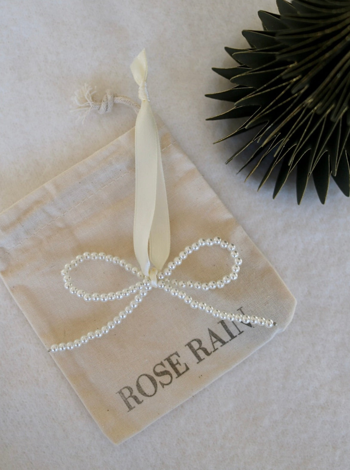 BOW DECORATION IN WHITE