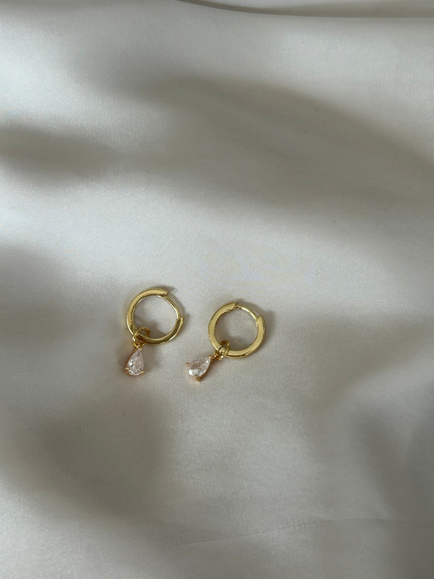 DETACHABLE WHITE TEARDROP CHARM HUGGIE EARRINGS IN 18K GOLD