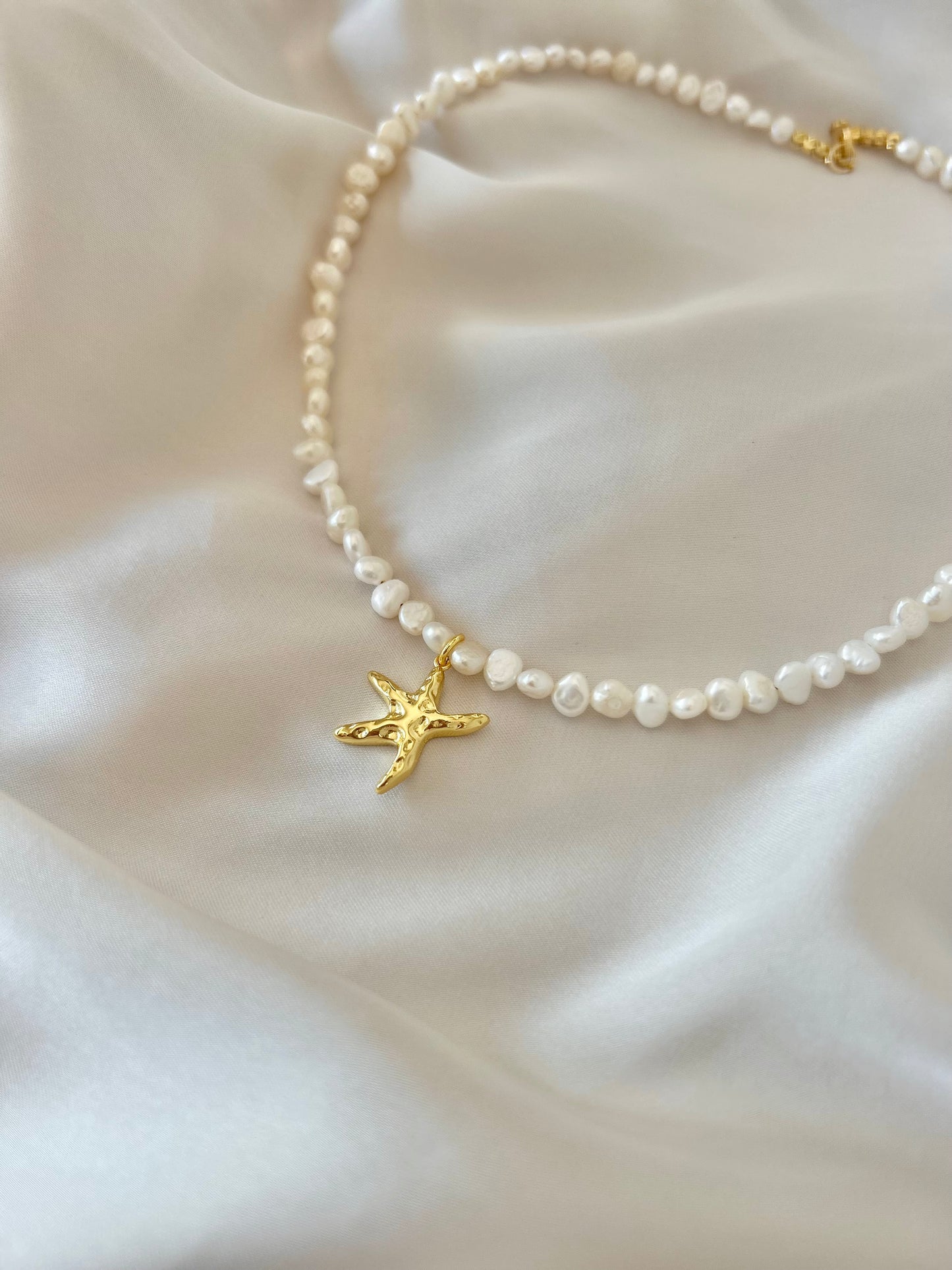 STARFISH FRESHWATER PEARL NECKLACE IN 18K GOLD