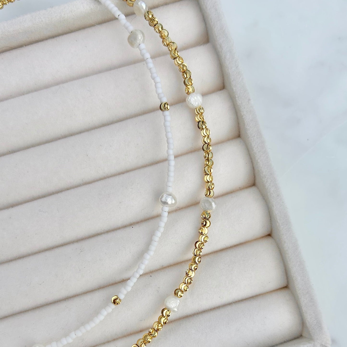 WHITE PEARL BEADED NECKLACE IN 18K GOLD