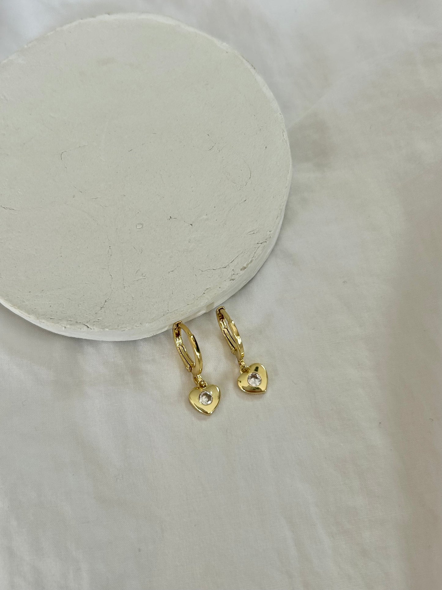 TINY HEART HUGGIE EARRINGS IN 18K GOLD