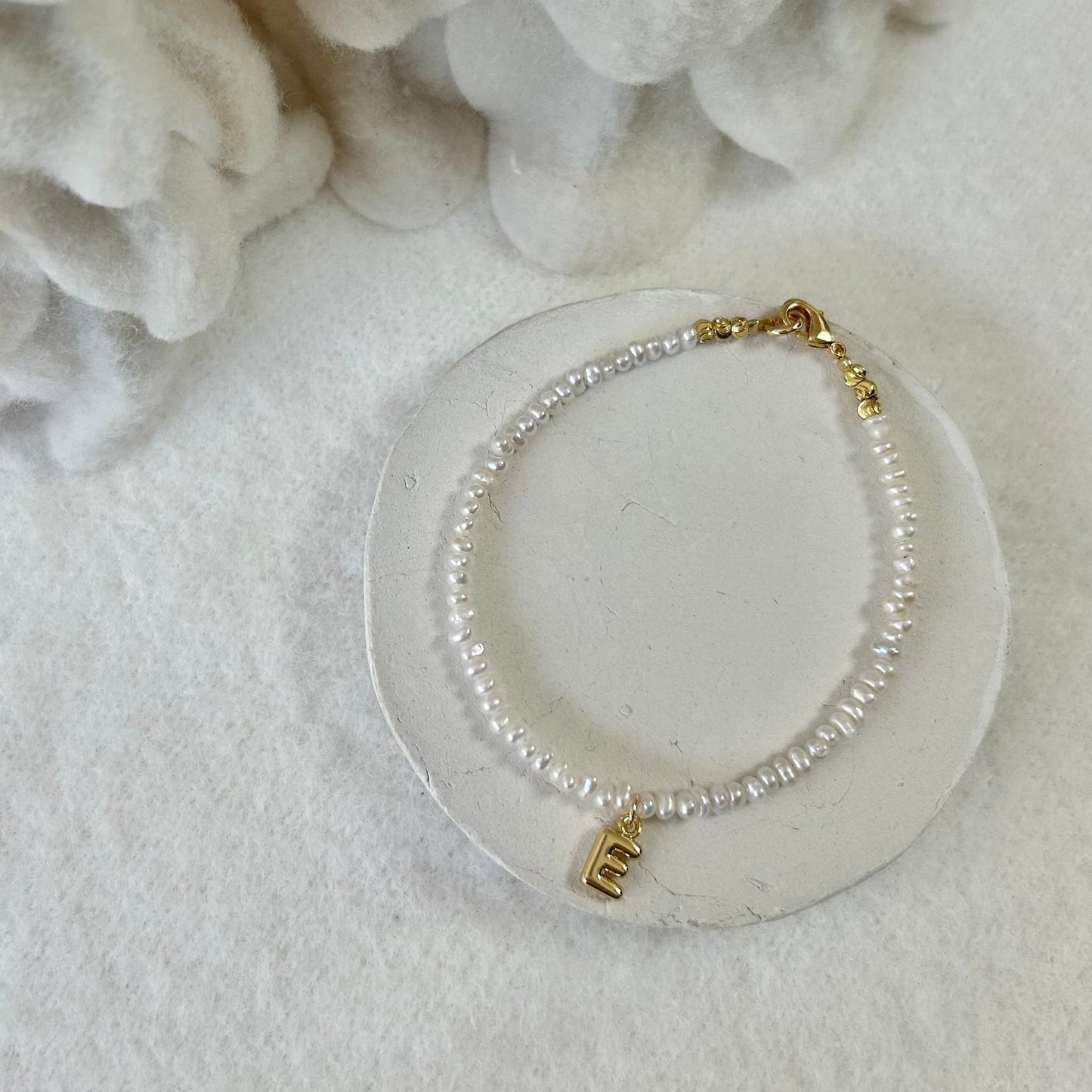 HALLIE PEARL INITIAL BEADED BRACELET IN 18K GOLD