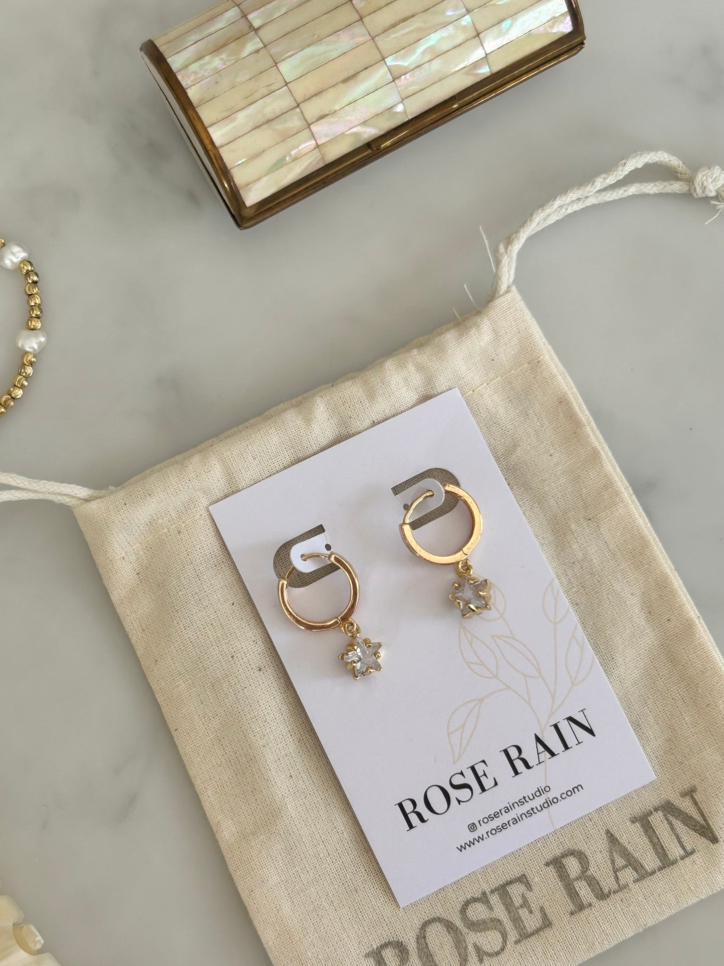 STELLA HUGGIE EARRINGS IN 18K GOLD