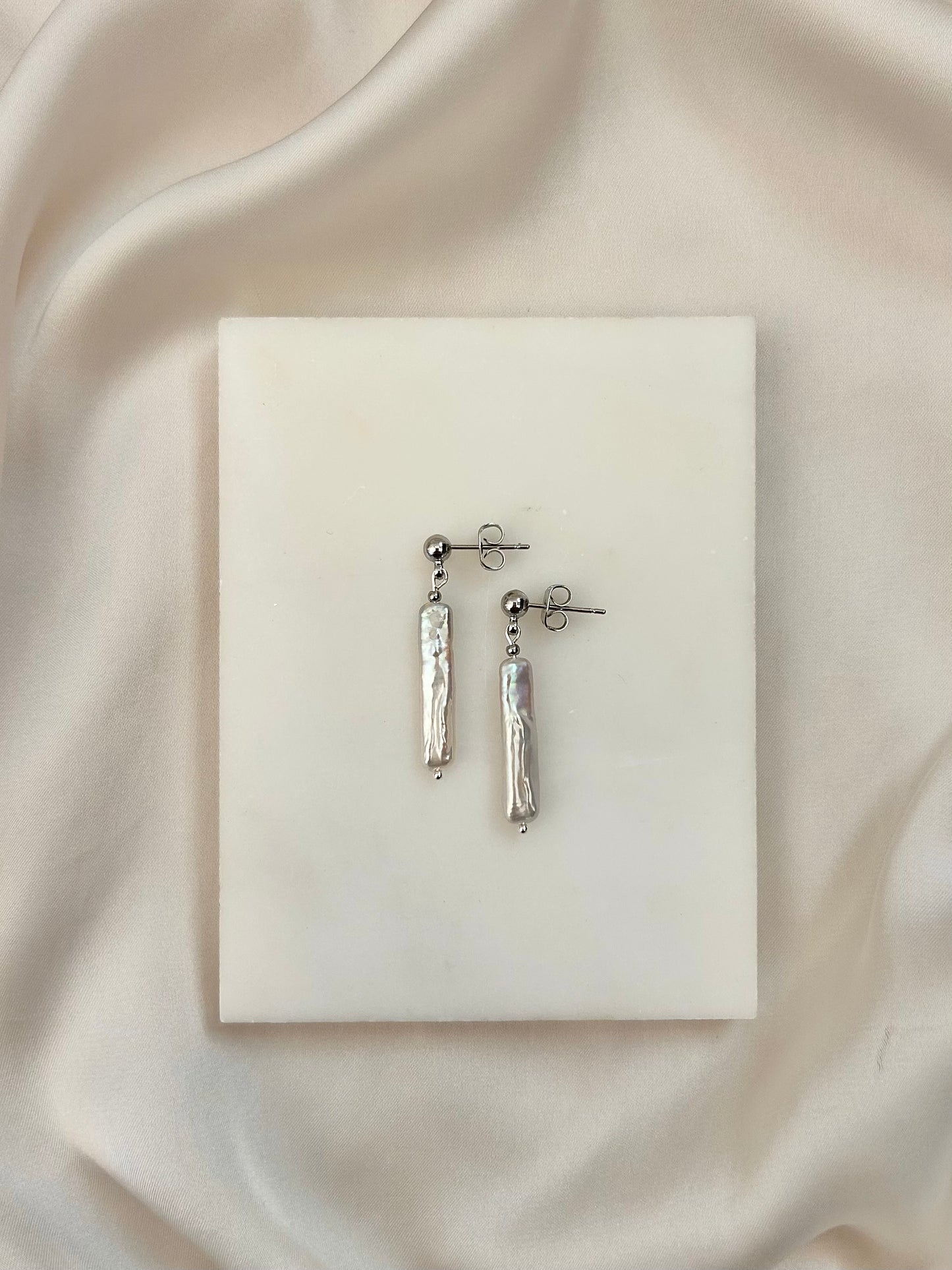 KESHI PEARL STUDS IN PLATINUM