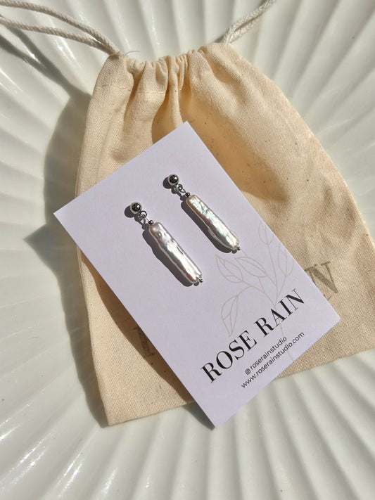 KESHI PEARL STUDS IN PLATINUM