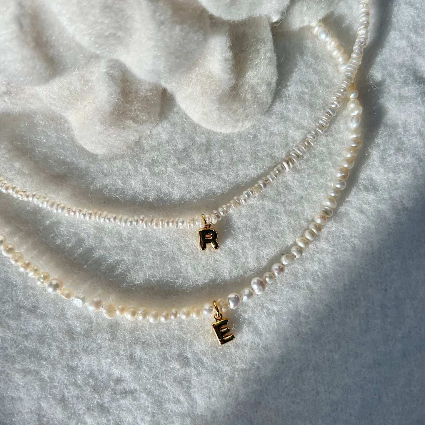 EVA PEARL INITIAL NECKLACE IN 18K GOLD