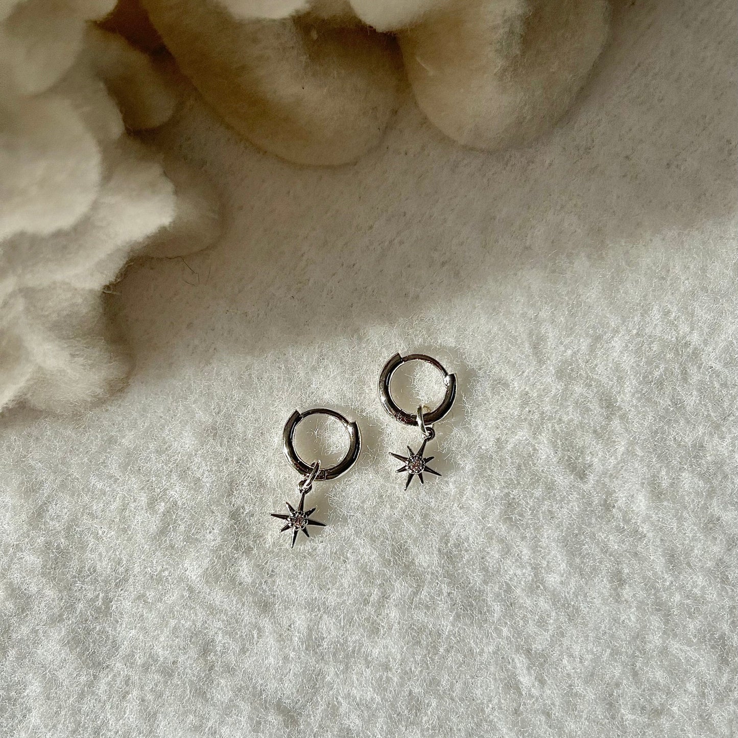 DETACHABLE STAR CHARM HUGGIE EARRINGS IN PLATINUM