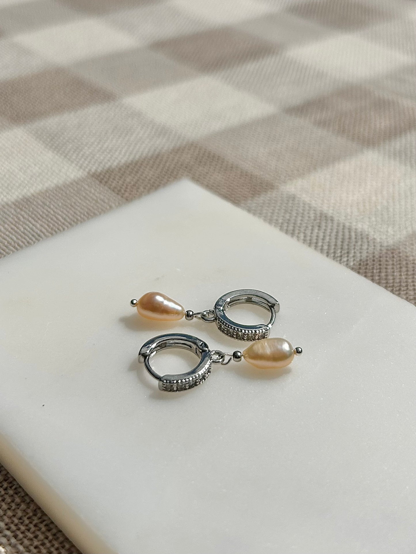 DAHLIA PINK FRESHWATER PEARL HUGGIE EARRINGS IN PLATINUM