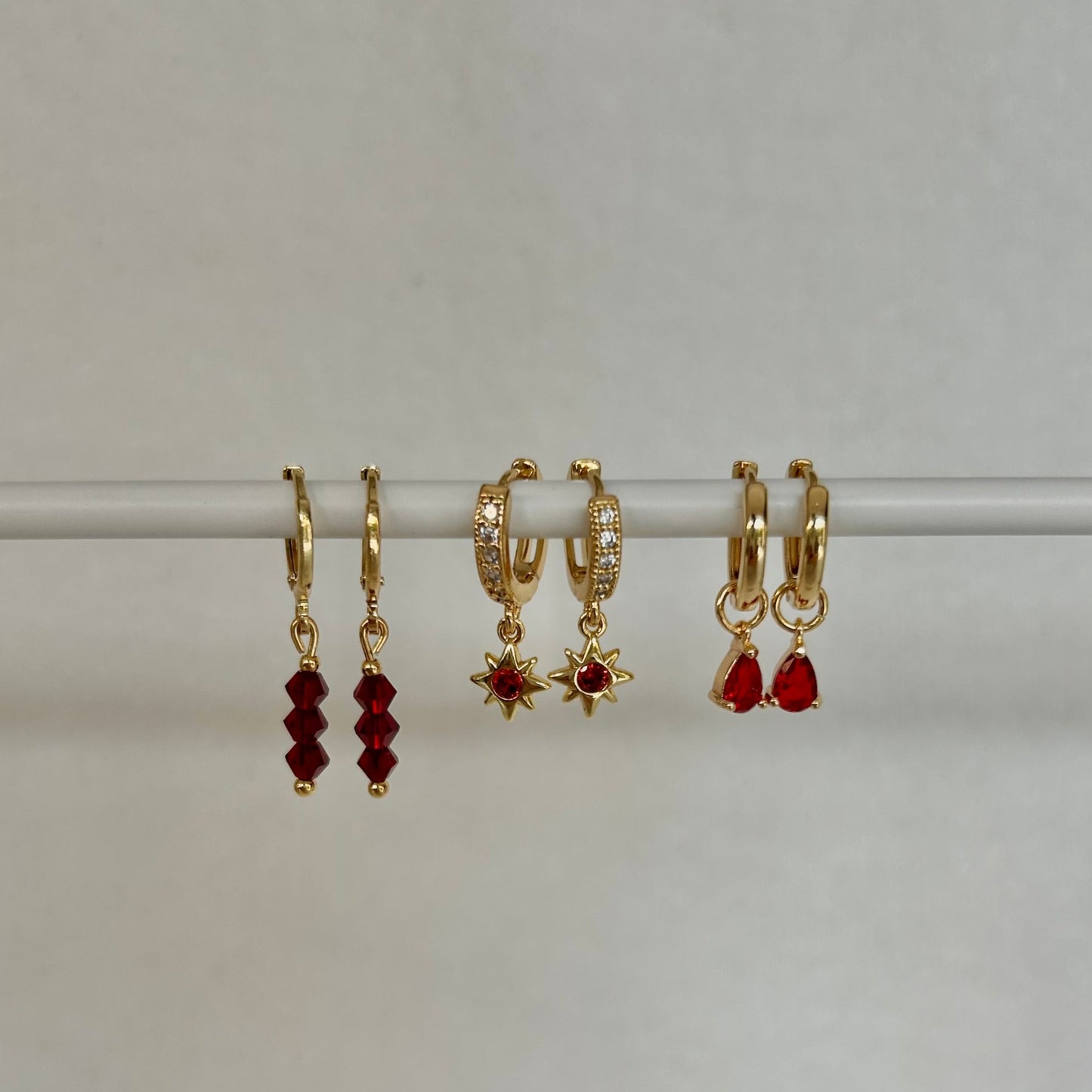 DETACHABLE RED TEARDROP CHARM HUGGIE EARRINGS IN 18K GOLD