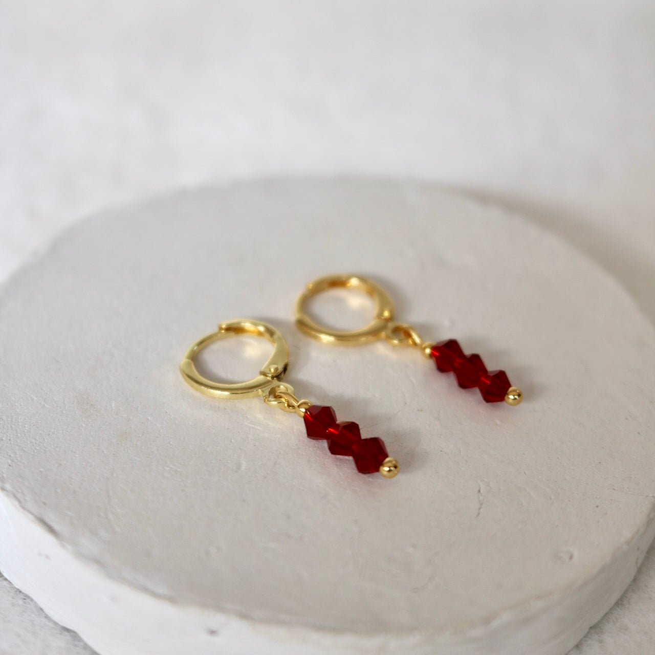 MILLIE RED HUGGIE EARRINGS IN 18K GOLD