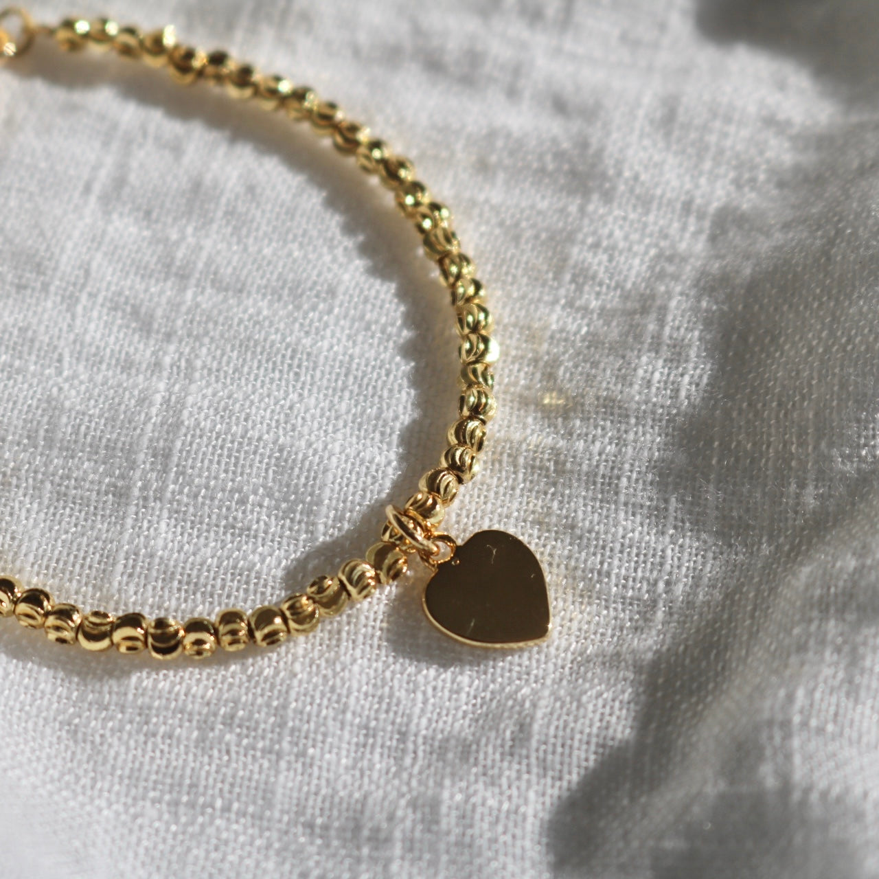 HEART CHARM BRACELET IN 18K GOLD