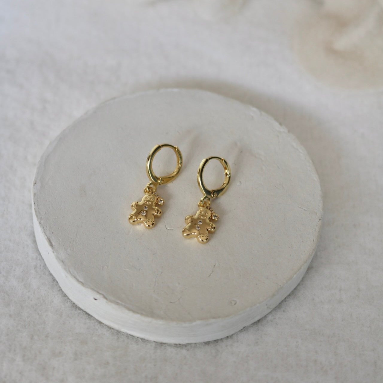 GINGERBREAD MAN HUGGIE EARRINGS IN 18K GOLD