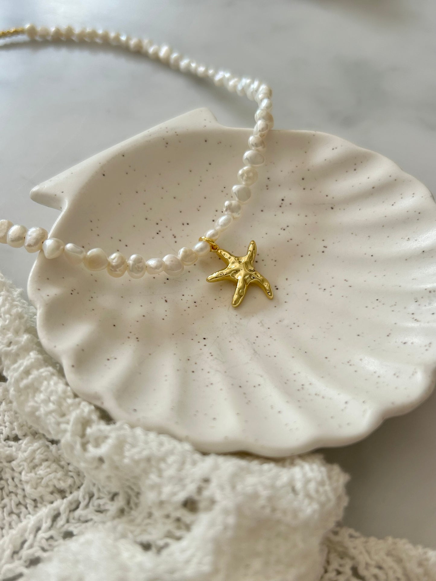 STARFISH FRESHWATER PEARL NECKLACE IN 18K GOLD