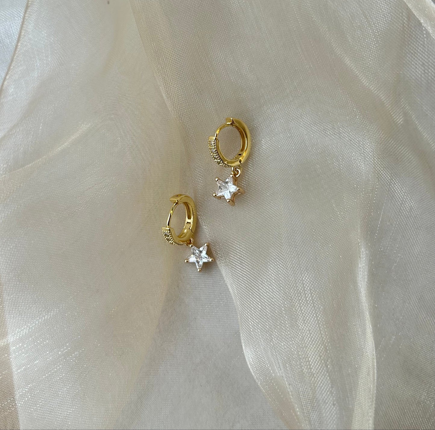 NOVA STAR HUGGIE EARRINGS IN 18K GOLD