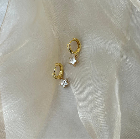 NOVA STAR HUGGIE EARRINGS IN 18K GOLD