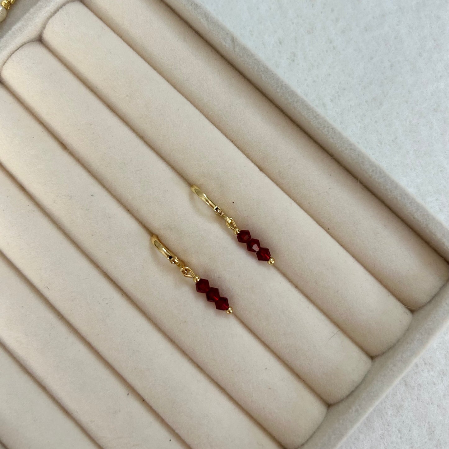 MILLIE RED HUGGIE EARRINGS IN 18K GOLD