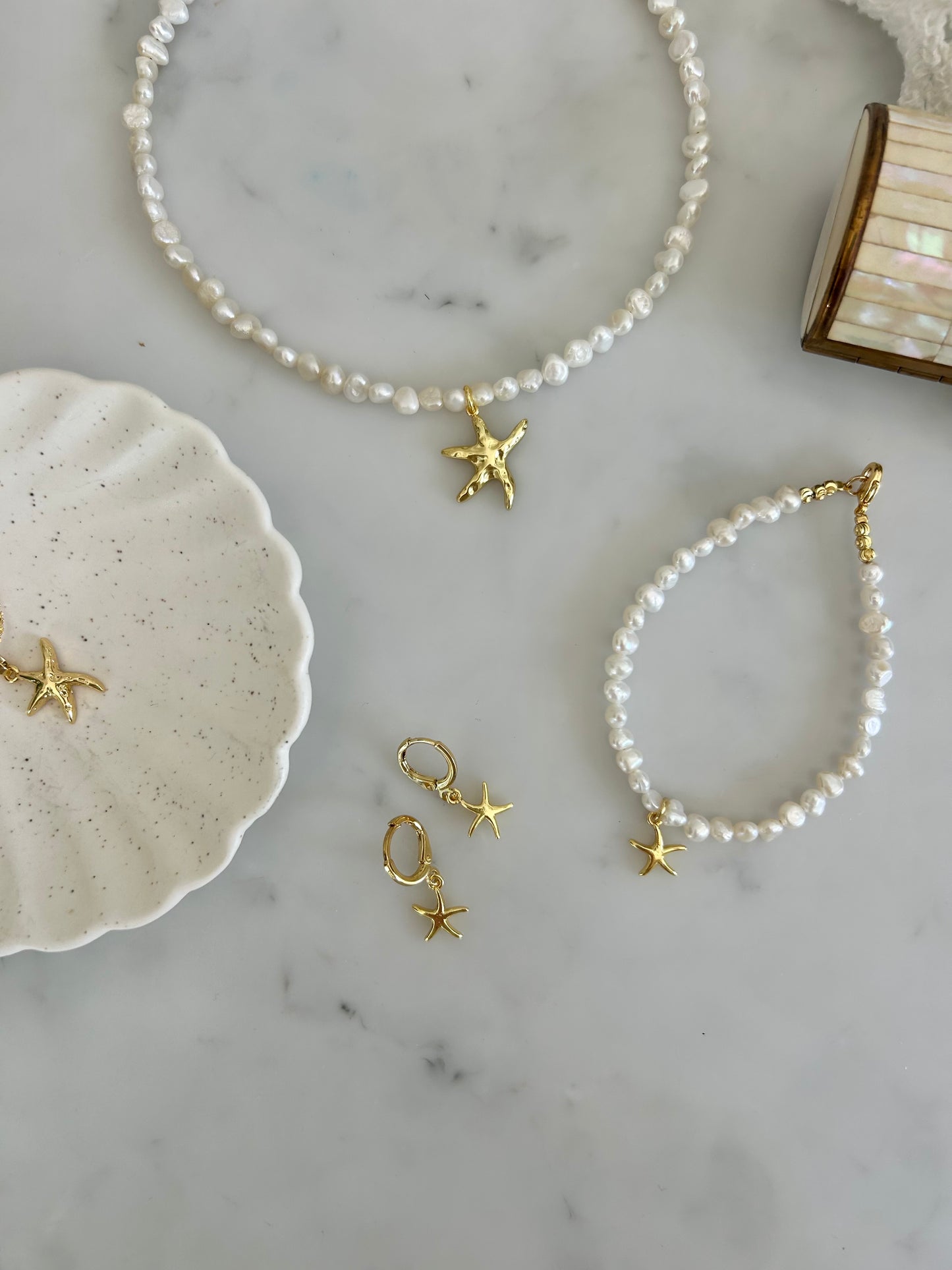 STARFISH FRESHWATER PEARL BRACELET IN 18K GOLD