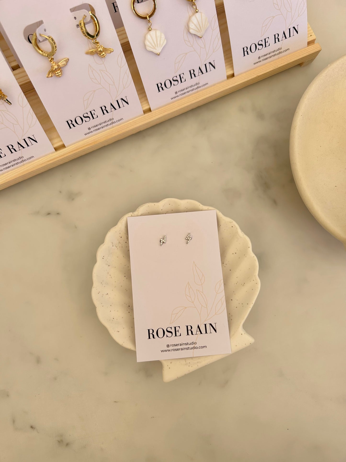 BOLT STUD EARRINGS IN PLATINUM