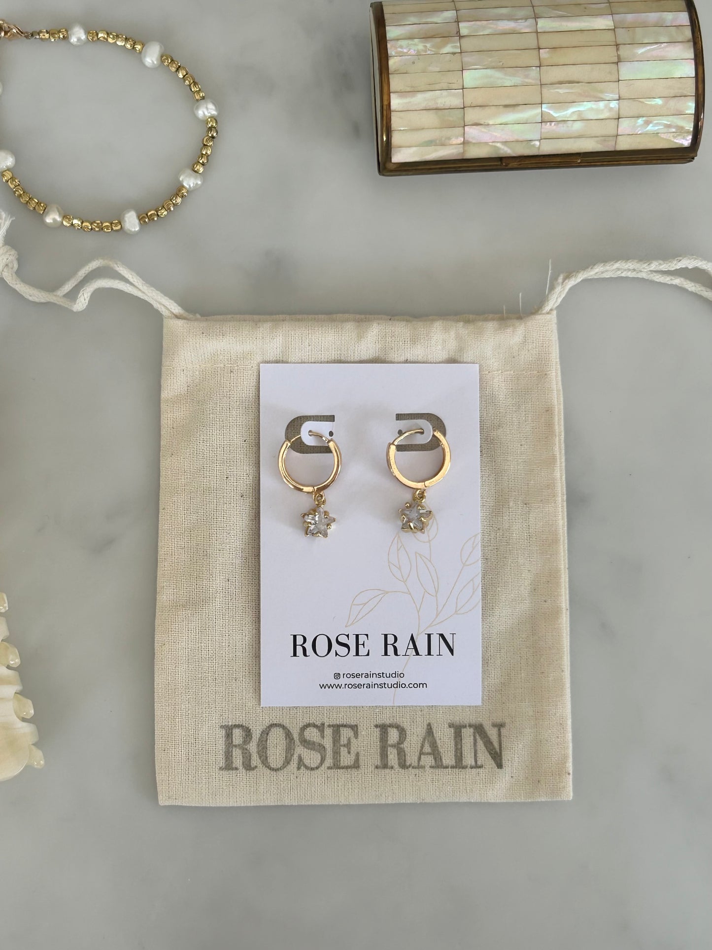 STELLA HUGGIE EARRINGS IN 18K GOLD