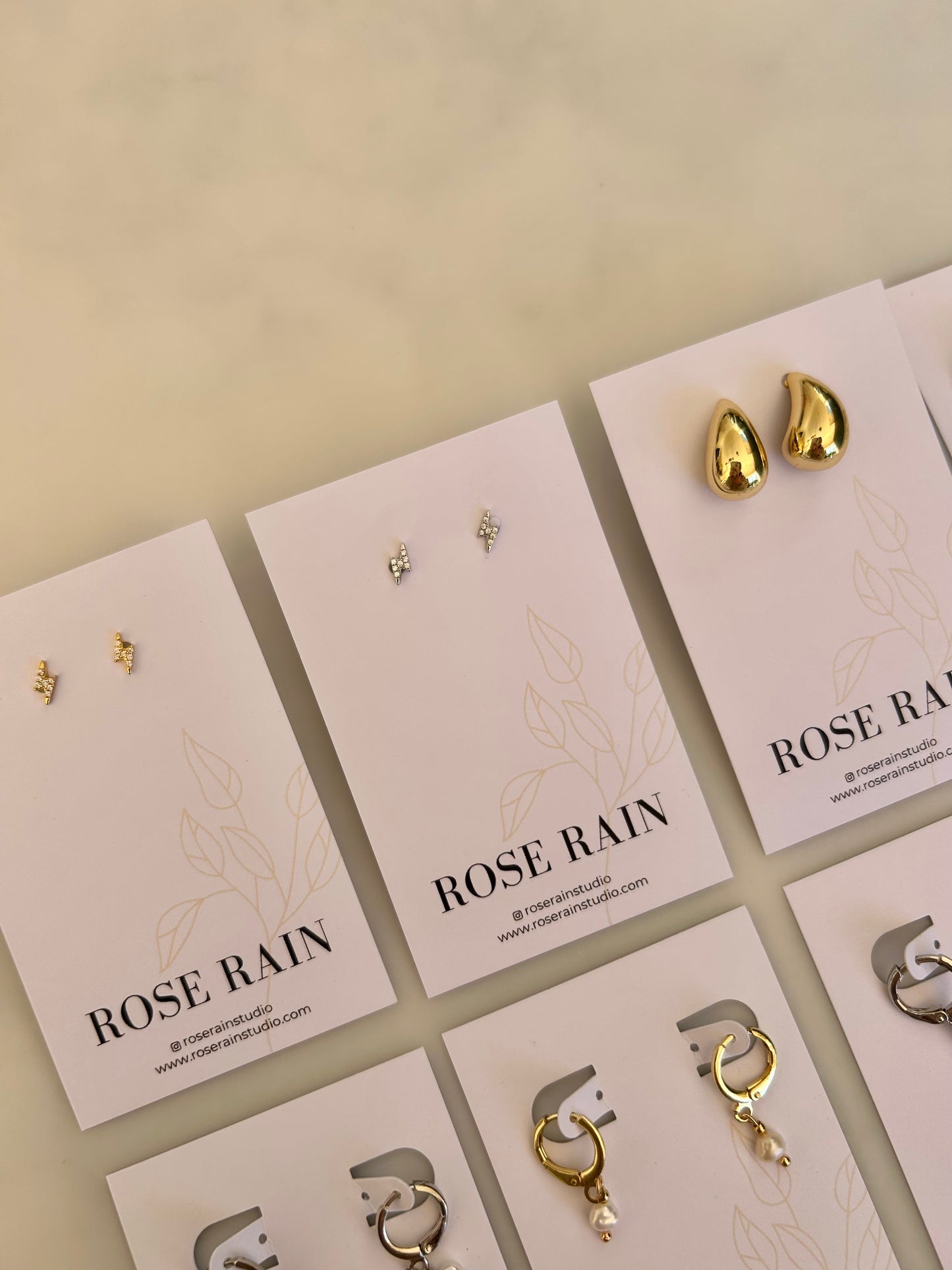 BOLT STUD EARRINGS IN PLATINUM