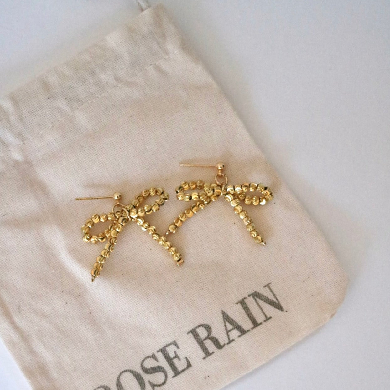 BEADED BOW STUDS IN 18K GOLD