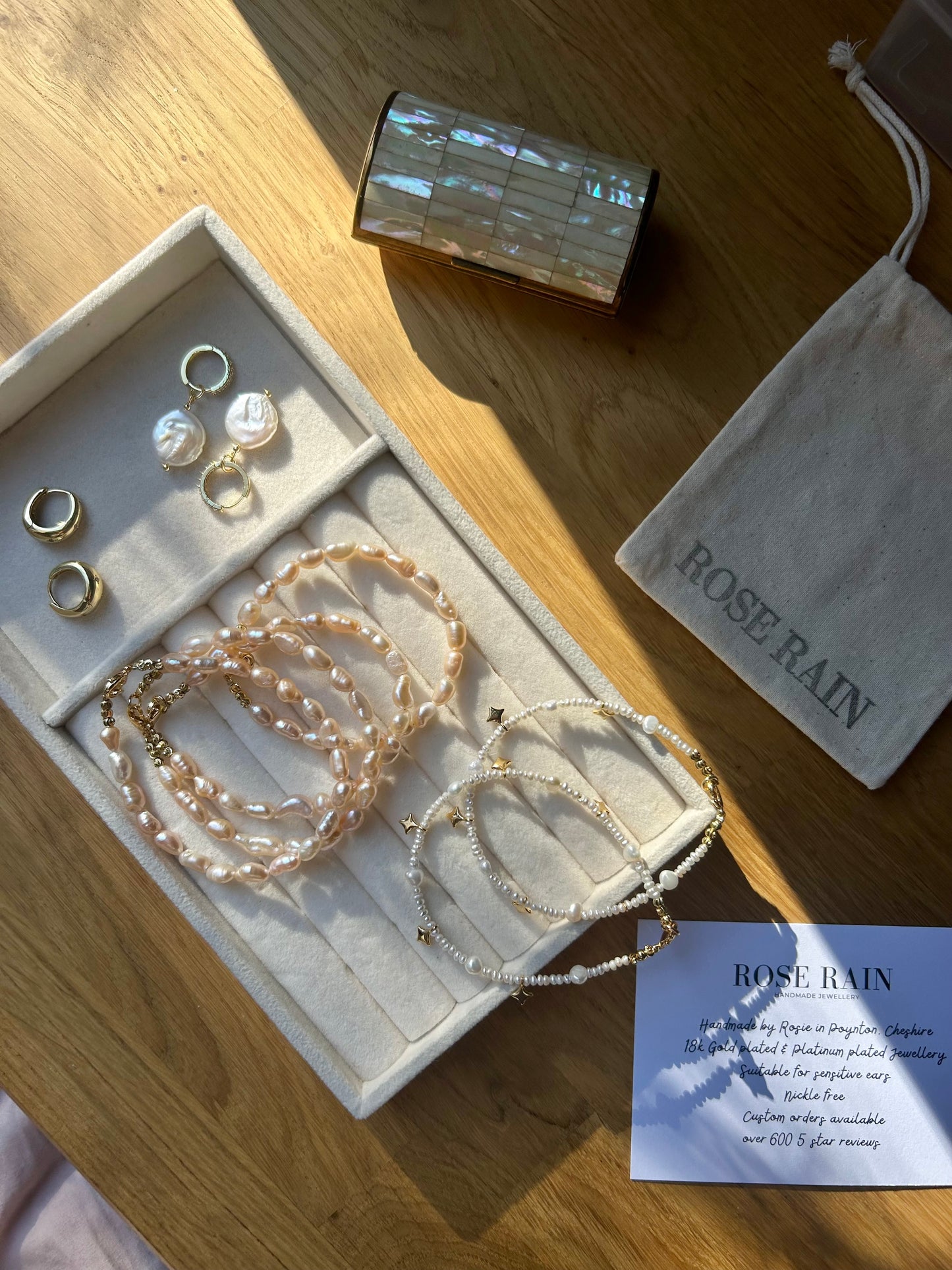 TINY STAR & FRESHWATER PEARL BEADED BRACELET IN 18K GOLD