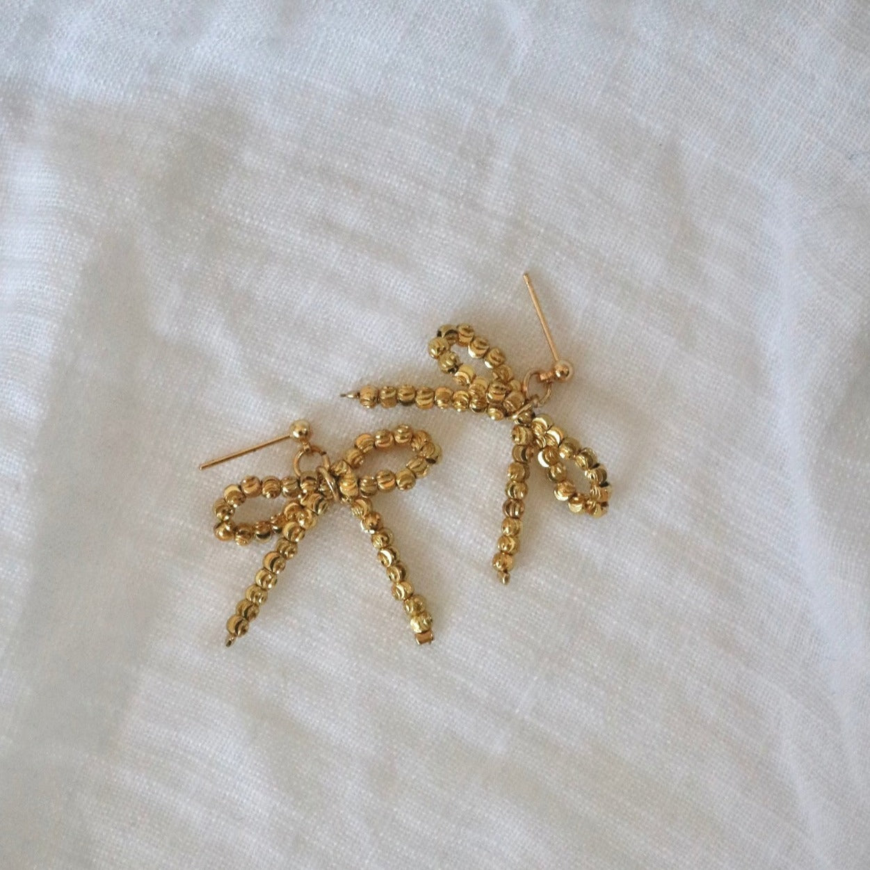 BEADED BOW STUDS IN 18K GOLD