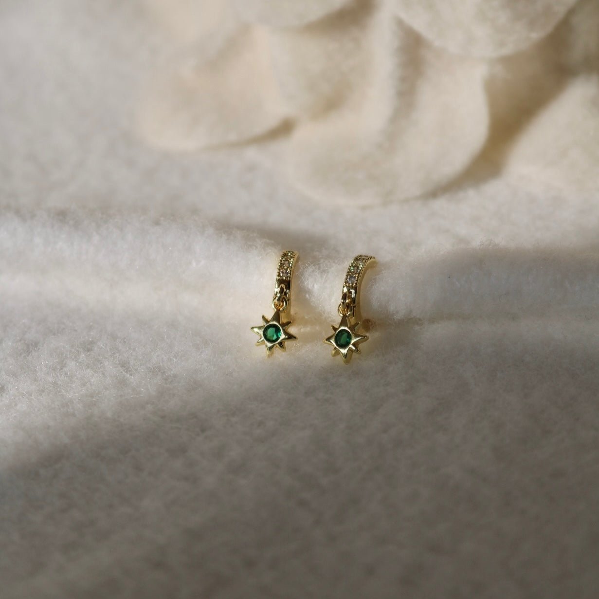 GREEN STAR HUGGIE EARRINGS IN 18K GOLD