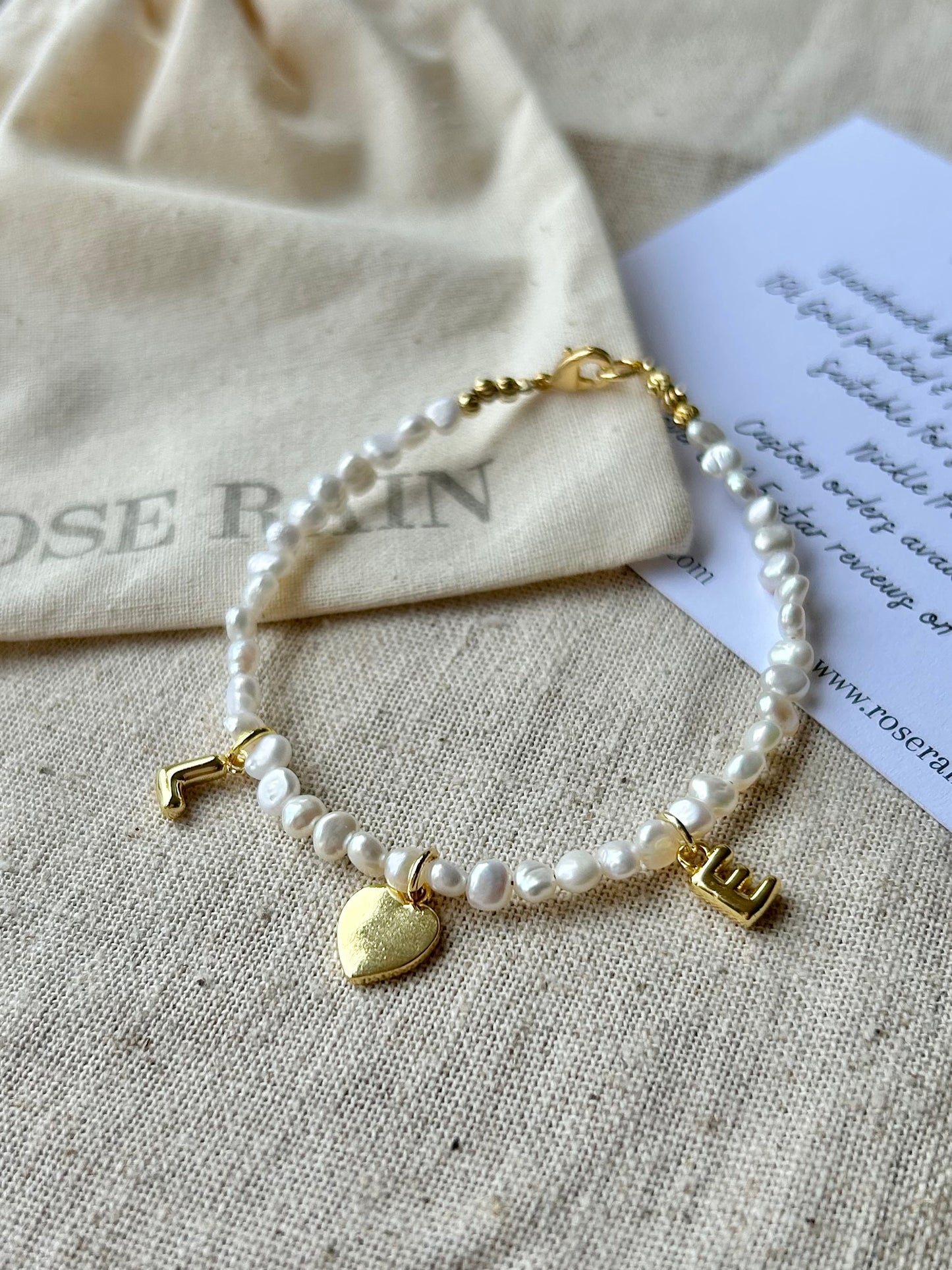 EVA PEARL HEART & INITIALS BRACELET IN 18K GOLD