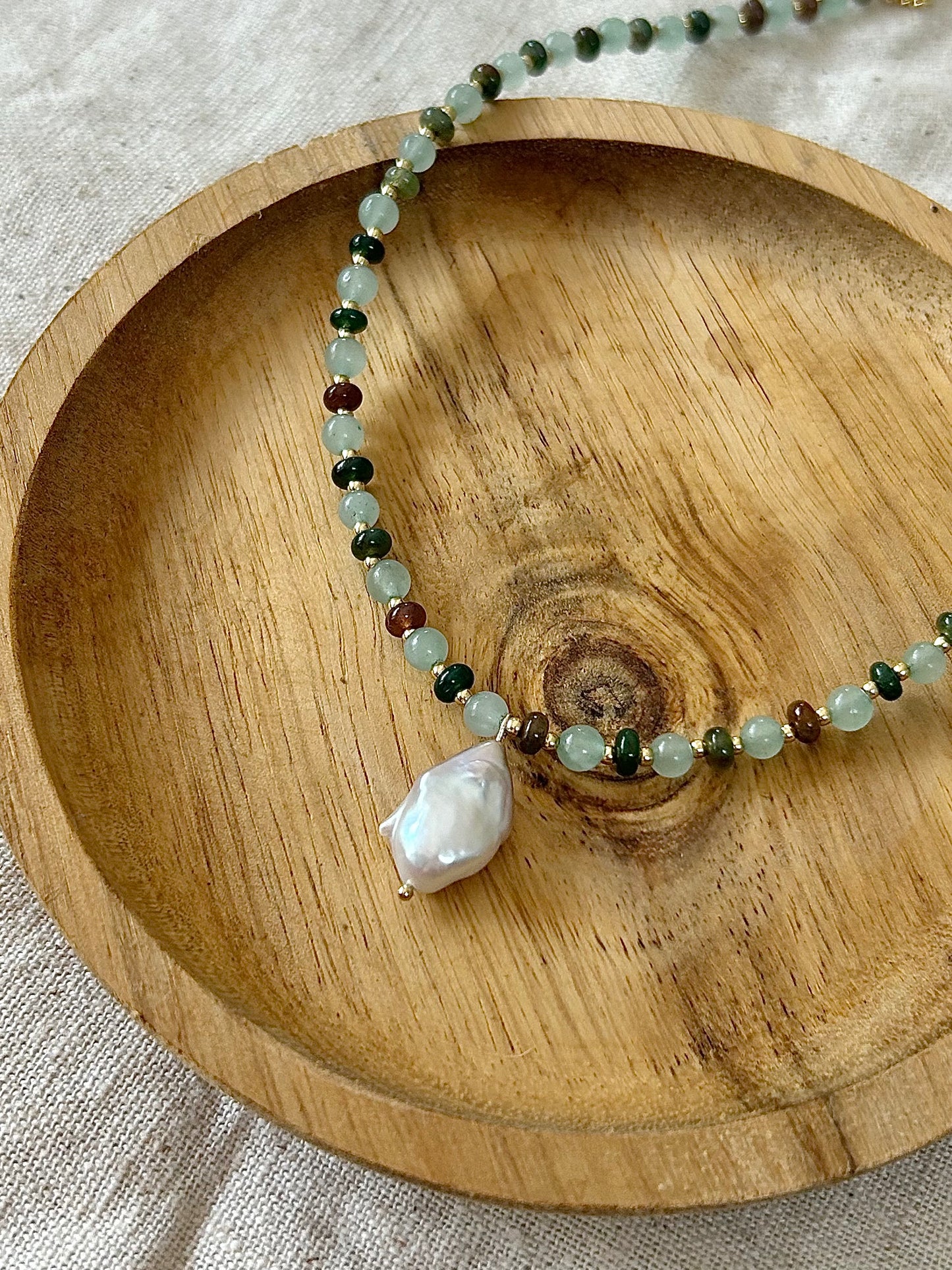 LYDIA GREEN AVENTURINE WITH PEARL PENDANT NECKLACE IN GOLD