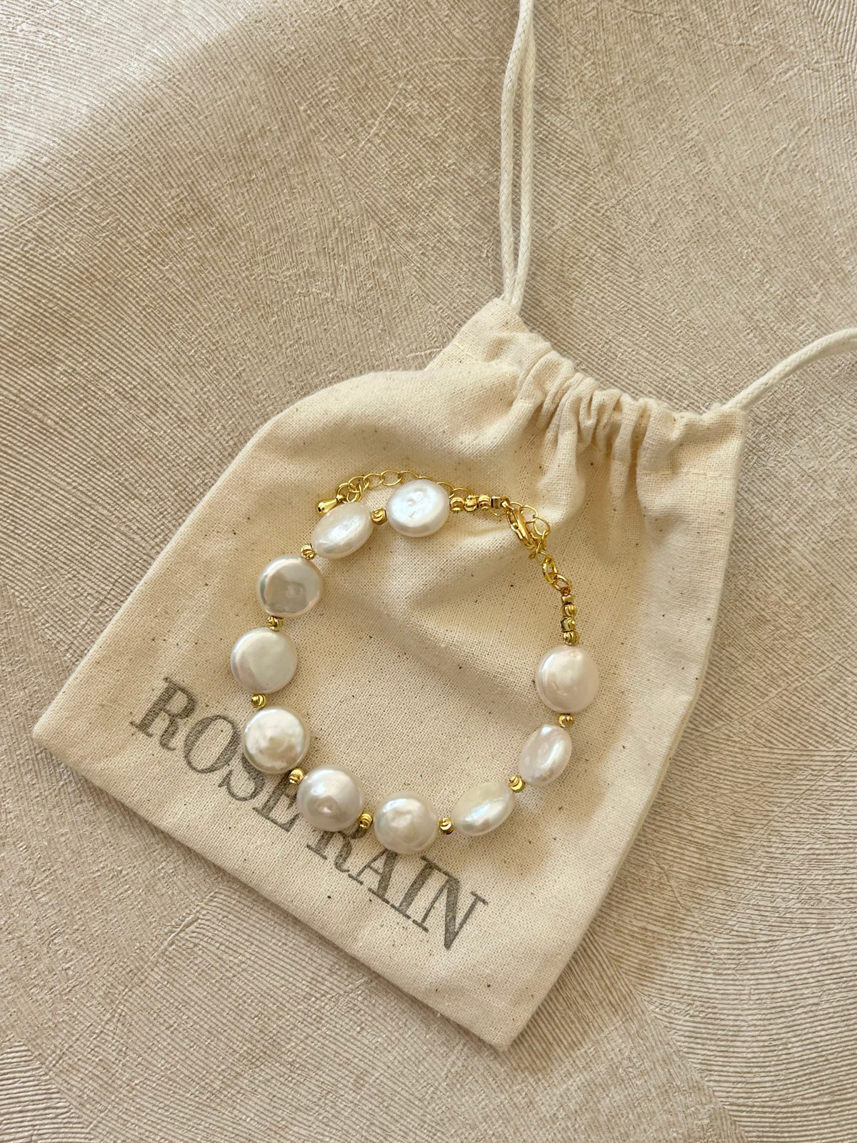 MAE FRESHWATER PEARL BRACELET IN 18K GOLD