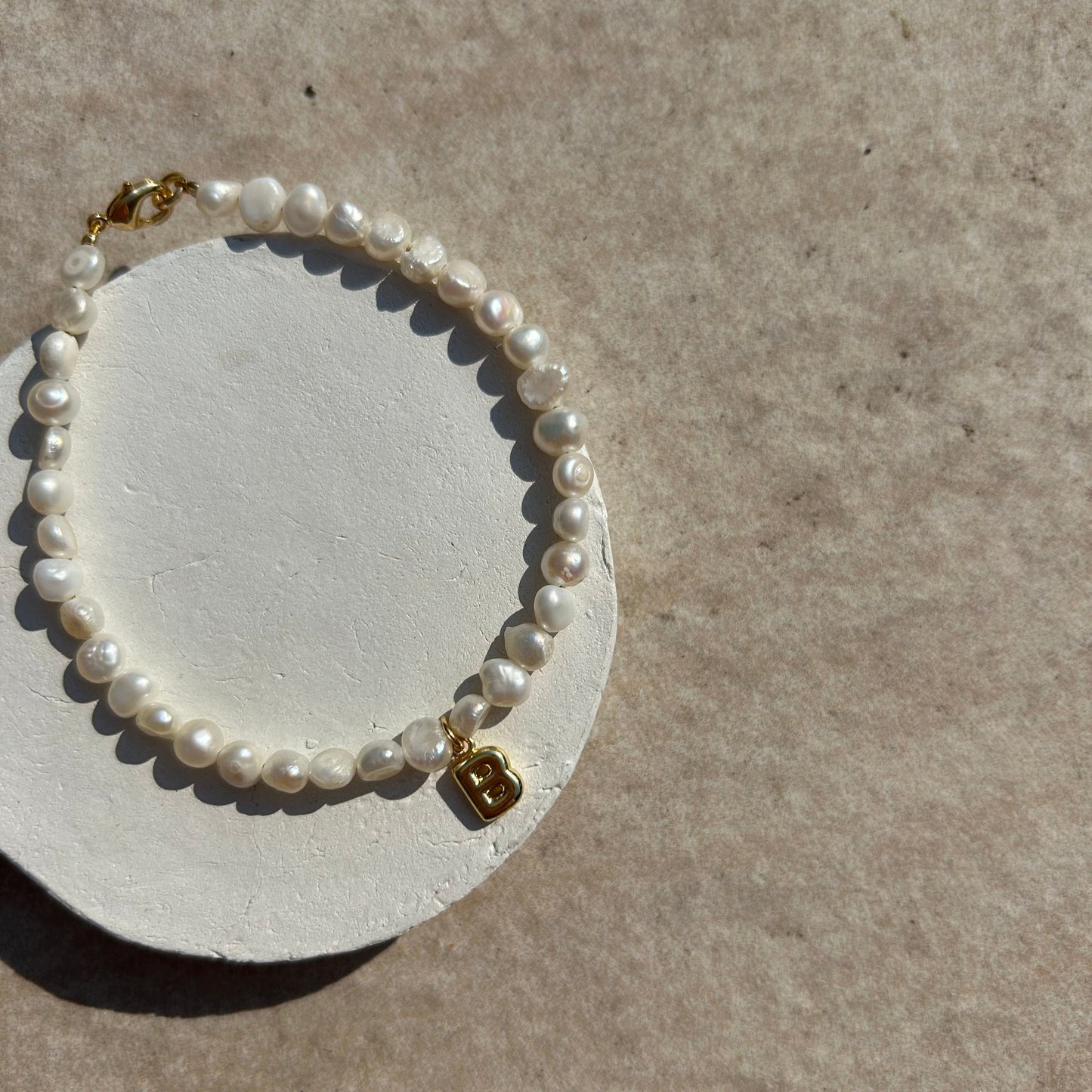 EVA PEARL INITIAL BRACELET IN 18K GOLD