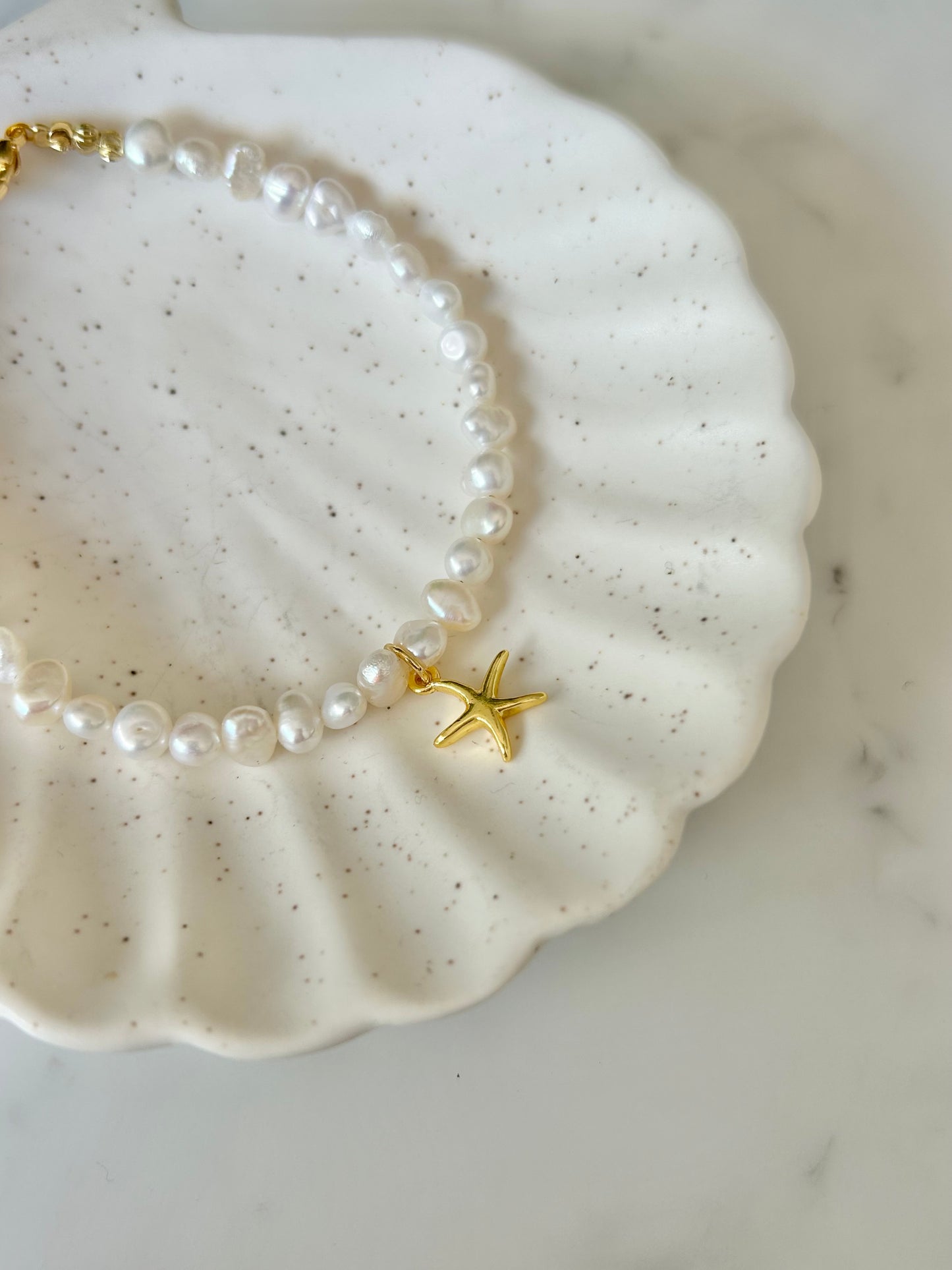 STARFISH FRESHWATER PEARL BRACELET IN 18K GOLD