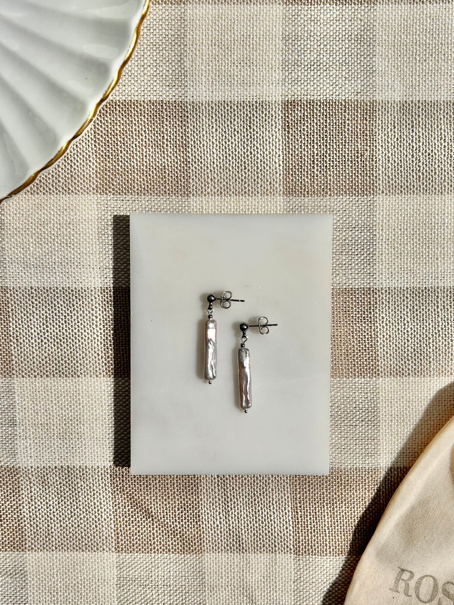 KESHI PEARL STUDS IN PLATINUM