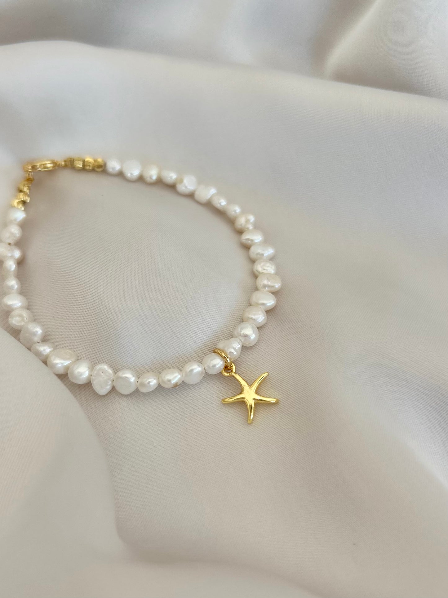 STARFISH FRESHWATER PEARL BRACELET IN 18K GOLD