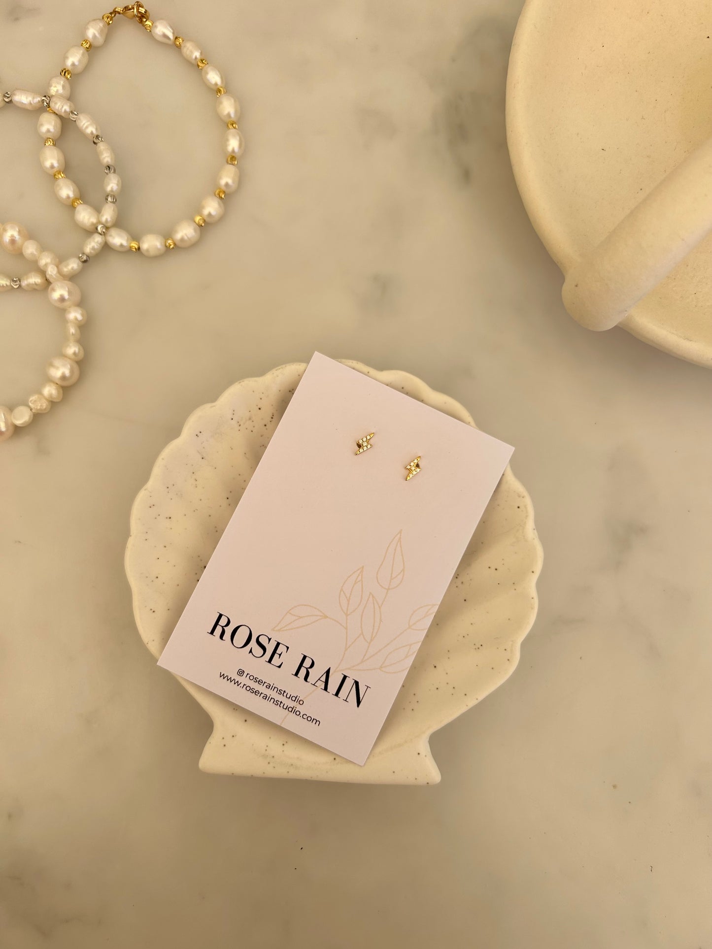 BOLT STUD EARRINGS IN 18K GOLD