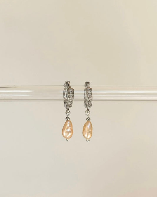 DAHLIA PINK FRESHWATER PEARL HUGGIE EARRINGS IN PLATINUM