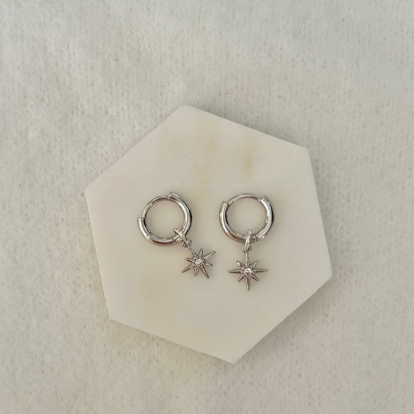 DETACHABLE STAR CHARM HUGGIE EARRINGS IN PLATINUM