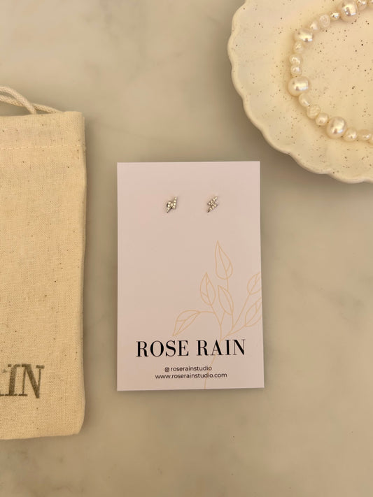 BOLT STUD EARRINGS IN PLATINUM