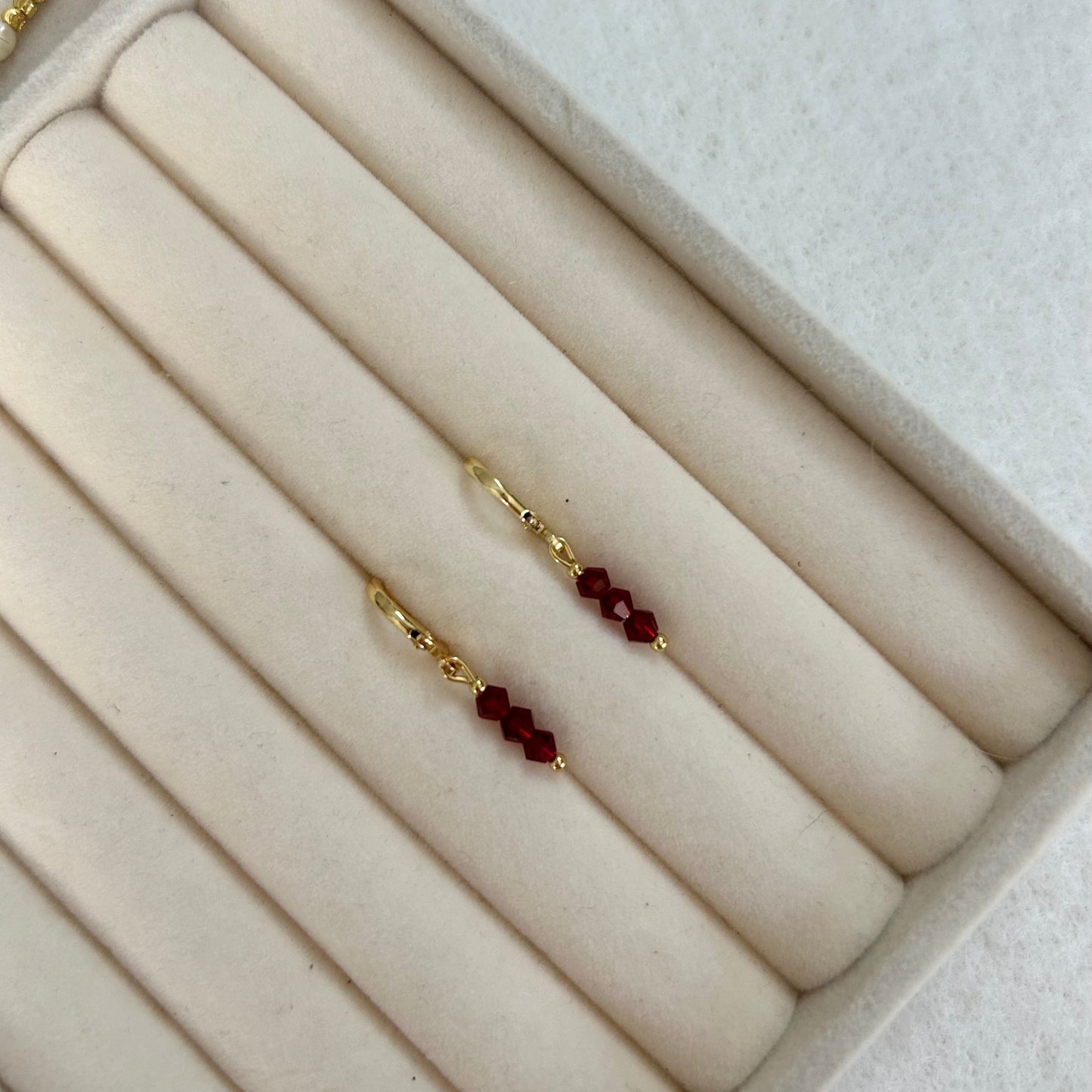 MILLIE RED HUGGIE EARRINGS IN 18K GOLD