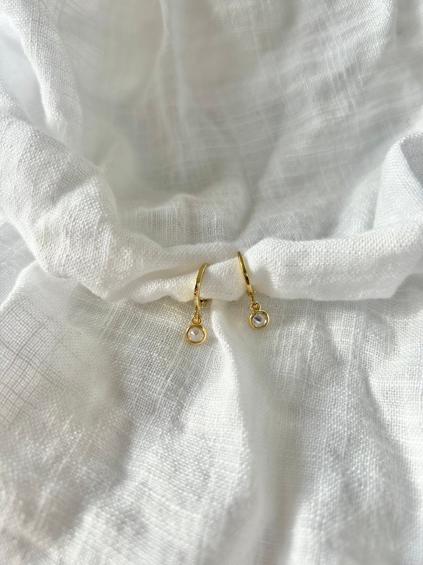 TINY DROP HUGGIE EARRINGS IN 18K GOLD