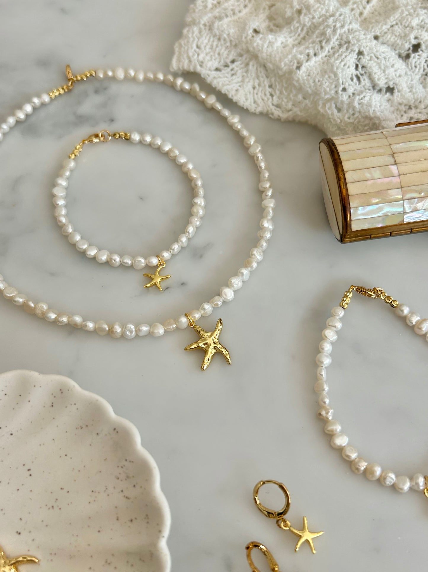 STARFISH FRESHWATER PEARL BRACELET IN 18K GOLD