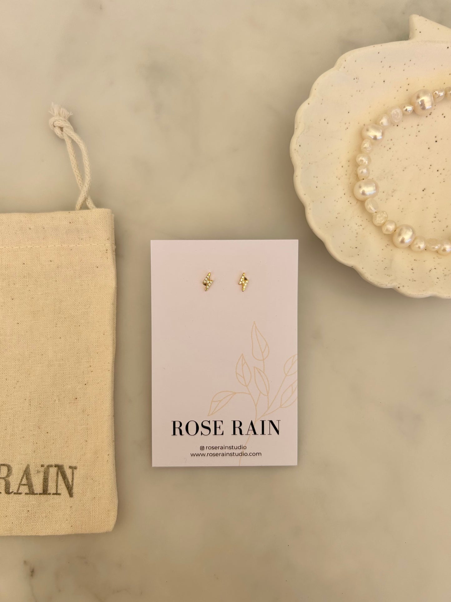 BOLT STUD EARRINGS IN 18K GOLD